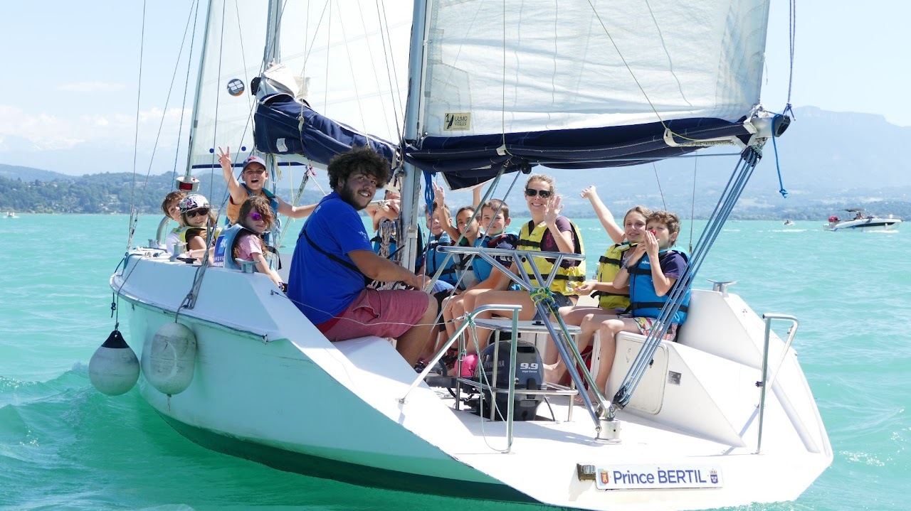 photo d'un groupe sur un bateau du CNVA